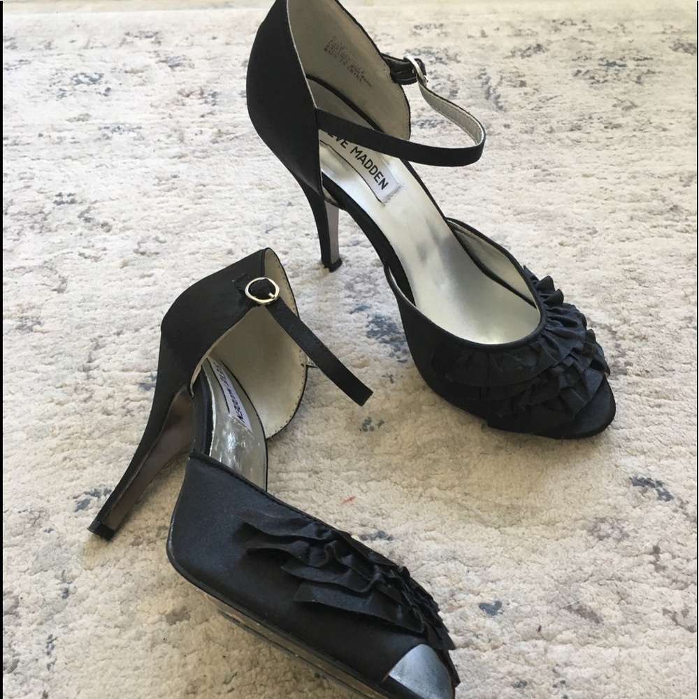 Steve Madden black satin heels